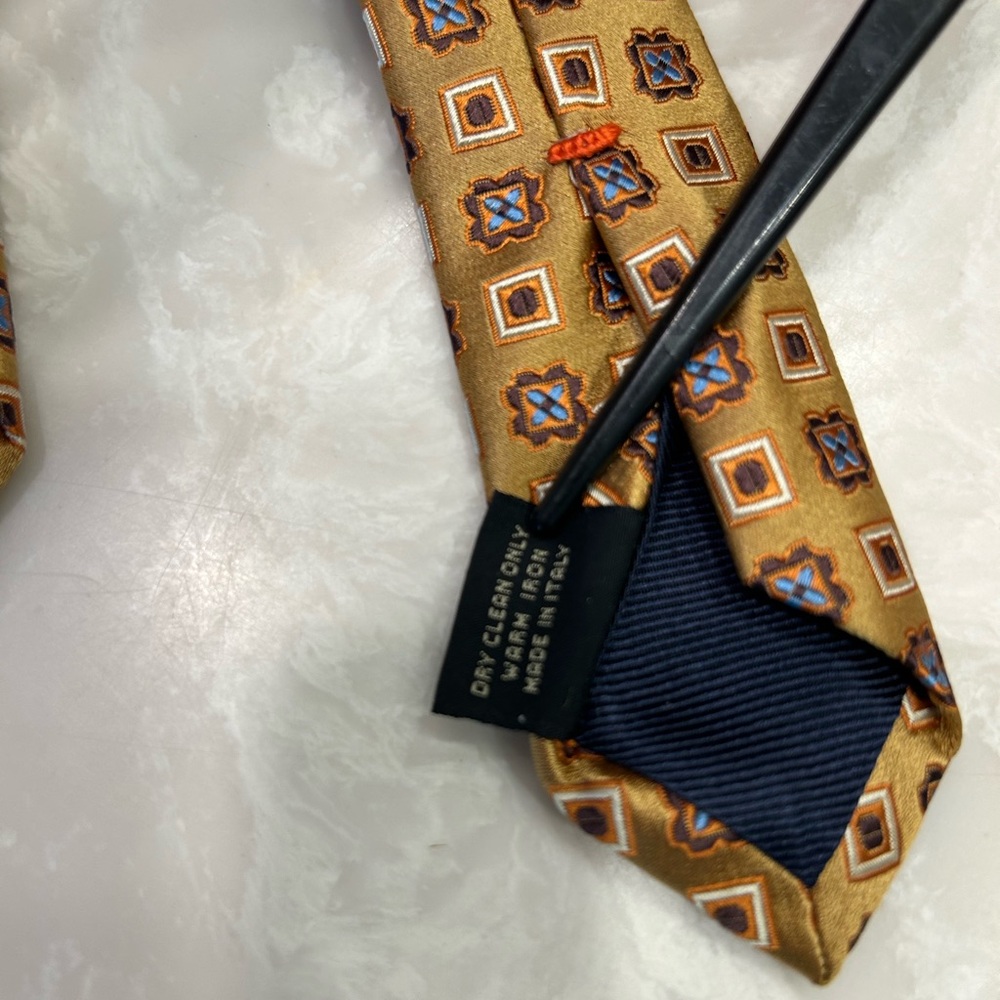 Ermenegildo Zegna Luxurious Silk Geometric Patterned Tie - Gold & Blue, Italian - Picture 11 of 13